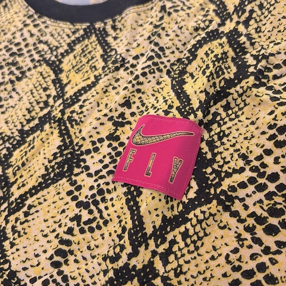 Lot of 2x NWT [Nike] AOP Boyfriend Short Sleeve Snakeprint T-Shirts Women’s XS - Picture 10 of 12